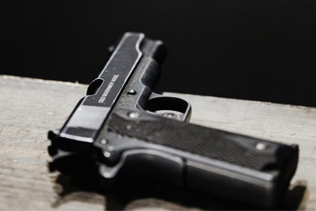 barbat din turda prins in flagrant in timp ce vindea o arma pentru 1 200 de euro 69061eb9bb694