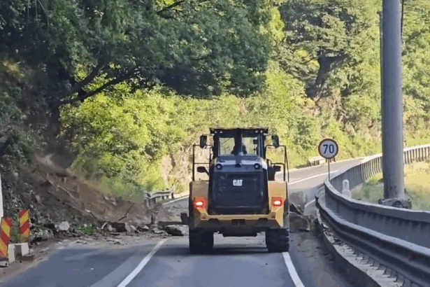 caderi de pietre pe valea oltului circulatia rutiera este blocata 692b1dc9c6c8e