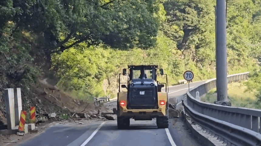 caderi de pietre pe valea oltului circulatia rutiera este blocata 692b1dc9c6c8e