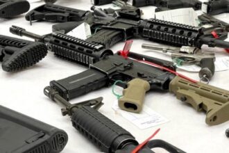 camionul care transporta arme de foc si lansatoare de rachete descoperit la albita in urma unei suspiciuni a vamesului moldovean 691ef5492cca8