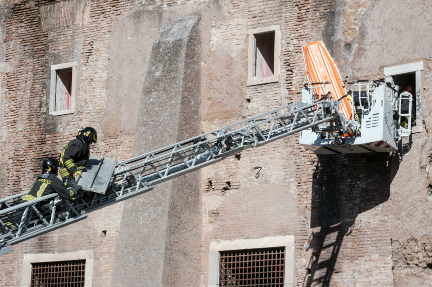 cine este muncitorul mort in urma prabusirii turnului din roma mesajul georgiei meloni 6909a87079734