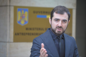 Claudiu Năsui, lider USR, critică Guvernul Bolojan pentru creșterea taxelor și impactul asupra firmelor mici
