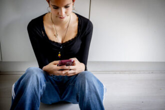 copiii nostri sunt dependenti de ecrane psihologii explica adevaratul pericol 6925629c4a113