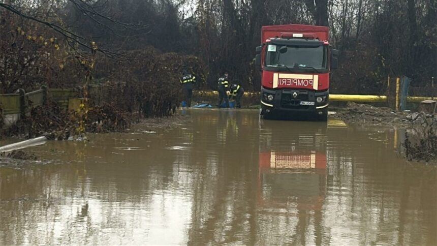 criza in arges din cauza ploilor autoritatile au inchis un baraj pompierii din judete vecine au sarit in ajutorul colegilor lor 692c163a3ffa8