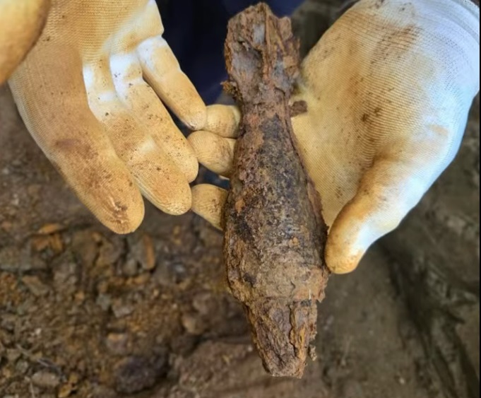 depozit cu 600 de bombe 70 de cartuse si 3 proiectile descoperit in arges cu ajutorul detectorului de metale 6908664cb3749