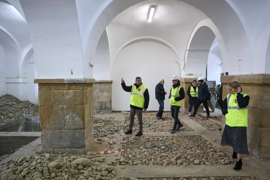 descoperiri arheologice importante la castelul huniade ziduri din vremea lui iancu de hunedoara si regelui carol robert de anjou 6924bfa994227