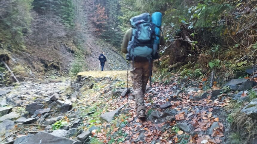doi turisti ucraineni blocati in saua strunga din muntii maramuresului 690788b26246c