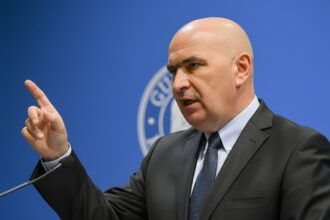 edited bolojan nu iarta bugetarii insista pe reducerile salariale ministerele sa aiba in vedere taierea cu 10 a salariilor 691dba978d343