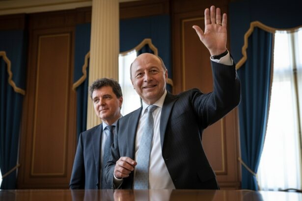 edited edited basescu sfat pentru nicusor dan presedintele trebuie sa vina cu un proiect de unificare a natiunii 6918e515e8ab5