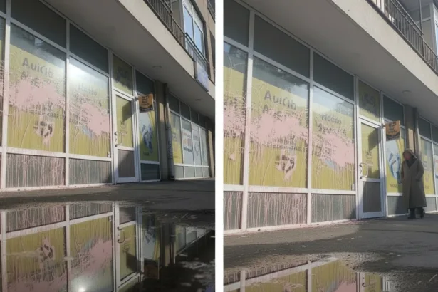 edited edited edited al doilea sediu aur vandalizat in mai putin de o luna s a aruncat cu o galeata de vopsea pe pereti si pe geamuri 6919edf48f30f