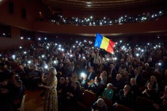 edited filiala judeteana aur calarasi si a ales liderul pe intuneric de pe scena george simion i a acuzat pe mafiotii locali de sabotaj pana la urma au luminat sala cu lanternele de la 692219b81976f