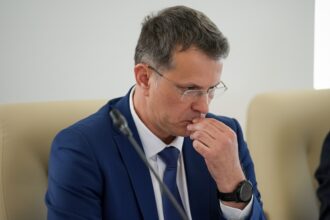 edited ministrul apararii ionut mosteanu recunoaste ca a fost sef la un club de biliard din regie 6924a09857ffb