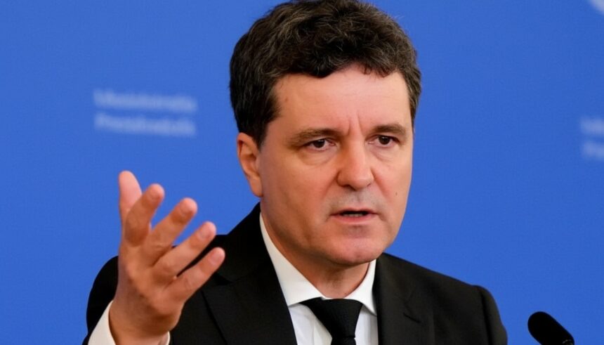 edited nicusor dan face apologia subventiilor pentru partide a scazut numarul de sacose cu bani se detaseaza de razboiul victimizarii iscat de drula 692053145b1a4