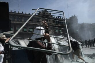 gen z protests against mexico president turn violent amid anger over mayors death 6919603550faf