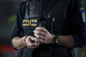 haine si parfumuri in valoare de aproape 1 milion de lei confiscate de politisti la vama giurgiu 6922d4af50730