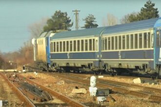 incident grav in caras severin un tren al cfr a lovit un echipament feroviar care nu trebuia sa se afle pe sine 692c0f32db341
