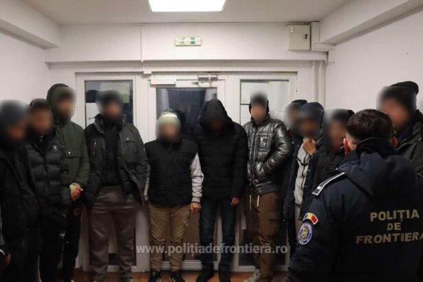 migranti din maroc si turcia ascunsi intr un camion cu piese metalice si paleti cu rasina 69256f53814be