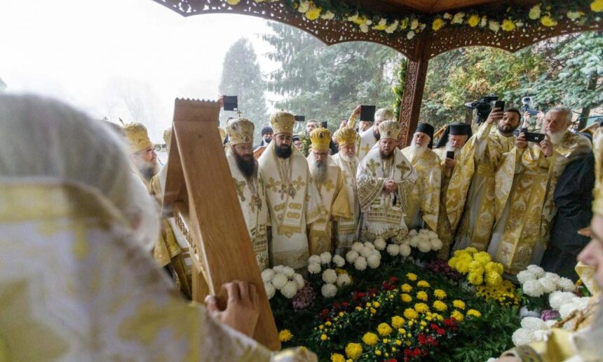 momentul asteptat de mii de credinciosi sf cuv arsenie de la prislop a intrat oficial in sinaxarul ortodox romanesc 6929d34fdf227