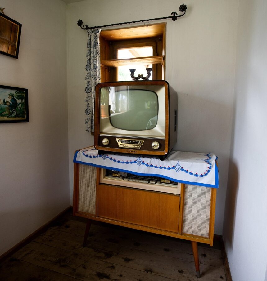 o noua televiziune numai cu filme romanesti si piese de teatru se lanseaza in romania 691cd0e4c5633