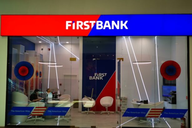 probleme dupa preluarea first bank de catre intesa sanpaolo clientii nu isi pot incasa salariile sau facturile cozi de ore intregi la sucursale sau in call center 690a2a3c48cf0