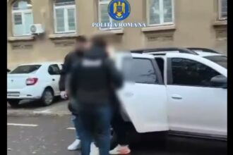 profita cand colegii ridicau gunoiul si le instala aplicatii bancare credite de 110 000 de lei video 6913212d04bed