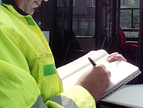 radarele pe trepied dau rezultate aproape 14 000 de soferi prinsi depasind viteza legala 69120358bba23