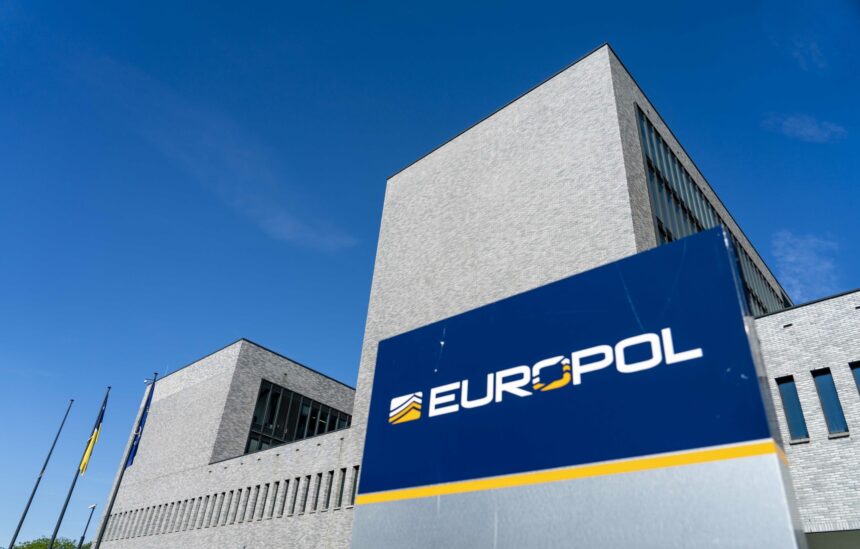 roman implicat intr o retea de trafic de droguri sintetice cautat de europol 69173fdbe80f1