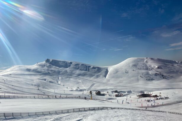 salvamont avertizeaza evitati traseele de peste 1 800 de metri din cauza riscului de avalansa 692c5329ce419