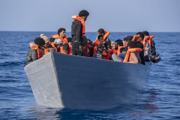 sute de migranti disparuti dupa ce barca in care se aflau s a scufundat 69103b3b02bd1 scaled 1