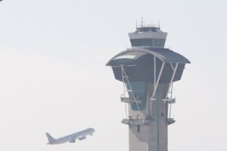 trump administration warns shutdown could force us airspace closures 690a72db6001c