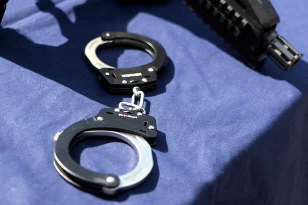 un adolescent din hunedoara suspectat ca a furat burlane de cupru de pe peretii unei biserici 691980684b4a0