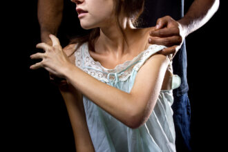 un barbat din arges si a pandit sotia a fortat o sa conduca pana la el acasa unde a agresat o apoi a abandonat o 6913824b0dff8 scaled 1