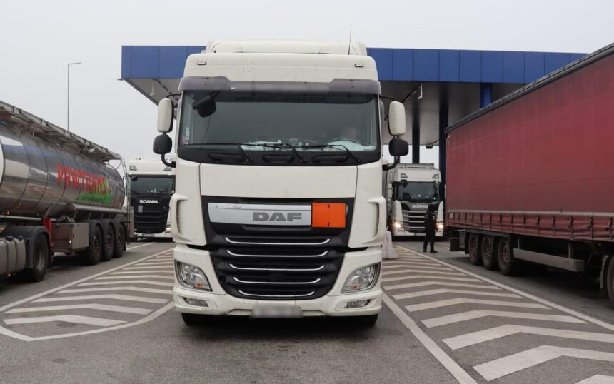 un cetatean bosniac a fost prins transportand tigari de contrabanda aproape de calafat 69184c1807604