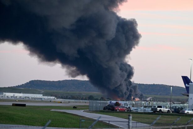 ups plane crashes near louisville international airport in kentucky 690a9ac5485af