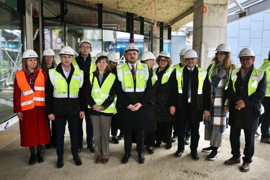 vicepresedinta bancii mondiale a mers sa vada cum decurg lucrarile la centrul de arsi grav timisoara 6921ba3a5702a