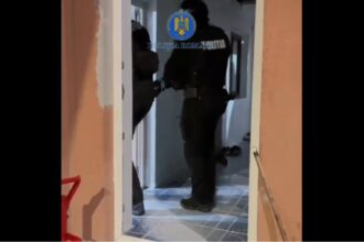 vrajitoare prinsa inlocuia bijuteriile cu tinichele sub pretextul ritualurilor religioase video 691ddf669c74c