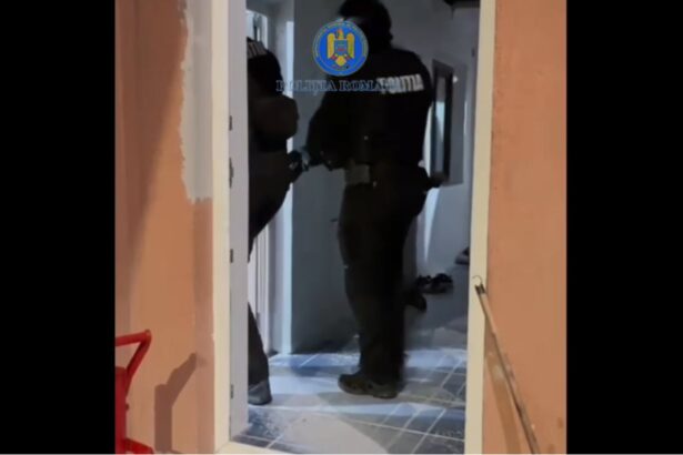 vrajitoare prinsa inlocuia bijuteriile cu tinichele sub pretextul ritualurilor religioase video 691ddf669c74c