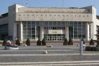 157 de elevi olimpici romani vor fi premiati miercuri de ministerul educatiei cati bani primesc 692efe5834b66