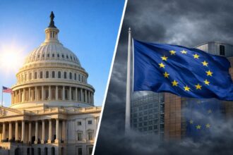 Clădirea Capitoliului SUA luminată de soare, în contrast cu sediul Uniunii Europene aflat sub cer întunecat, simbolizând ruptura privind libertatea de exprimare