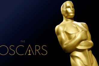 Statueta Oscar pe fundal întunecat, simbol al Premiilor Oscar 2026 și al controverselor legate de selecția filmelor