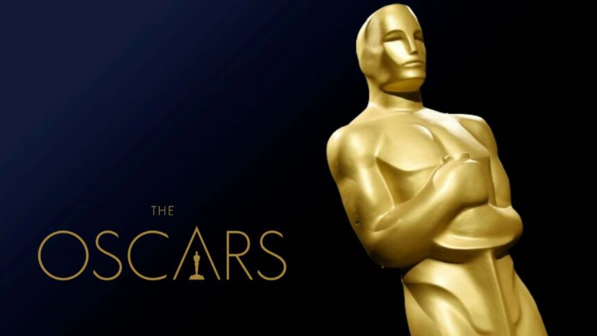 Statueta Oscar pe fundal întunecat, simbol al Premiilor Oscar 2026 și al controverselor legate de selecția filmelor