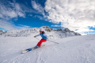 Schiori pe pârtiile din Poiana Brașov, la deschiderea sezonului de schi 2026