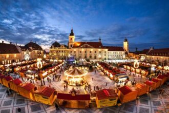 Târg de Crăciun din România, decoruri festive și vizitatori în sezonul de iarnă