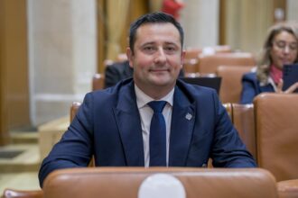 Deputatul Cristian Câmpan prezentând raportul la un an de mandat