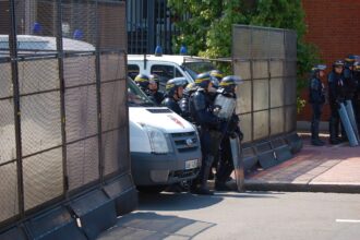 barbat cercetat pentru ca l a promovat pe adolf hitler 69398469e6060