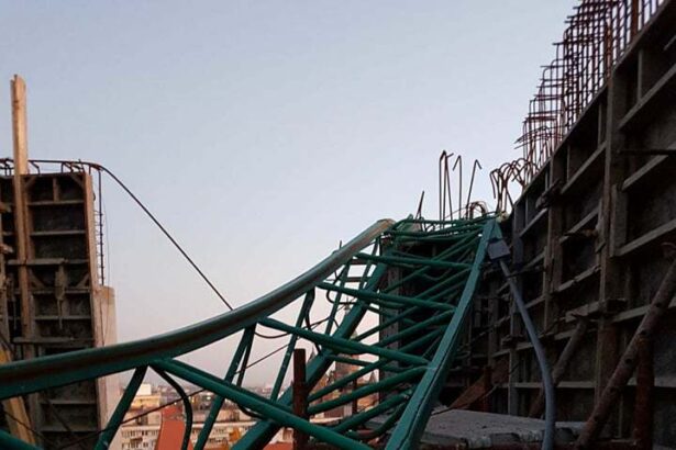 barbat de 42 de ani mort dupa ce a cazut de pe o macara in sectorul 1 al capitalei 69416eb76339a