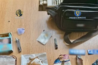 barbat prins in timp ce incerca sa vanda canabis intr un liceu din targoviste 69394538ac196