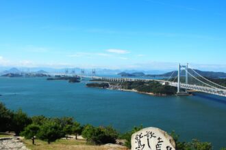 cel mai lung pod feroviar si rutier din lume a devenit o atractie turistica podul supraetajat care leaga cinci insule pare ca se inalta spre cer 694023654730b