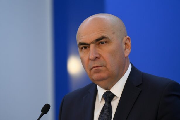 edited anuntul lui bolojan da fiori pensionarii si profesorii isi pot lua adio de la majorarea veniturilor abia in 2027 se va relansa economia 6939b0ee9d1cc