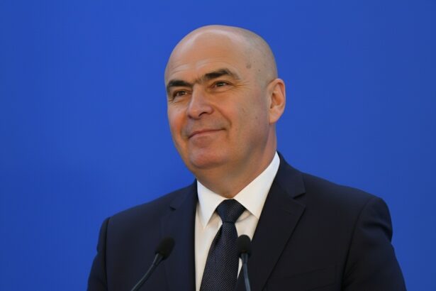 edited edited angajatii de la guvernul ii cer lui bolojan sa inceteze practica toxica in caz contrar ameninta chiar cu boicotarea sedintelor de guvern 692fee1c01fd9